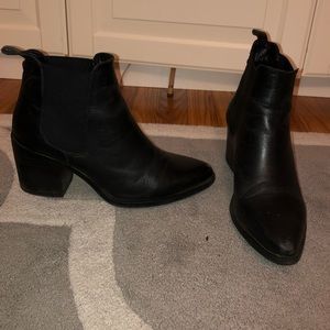 Steve Madden Pistol bootie